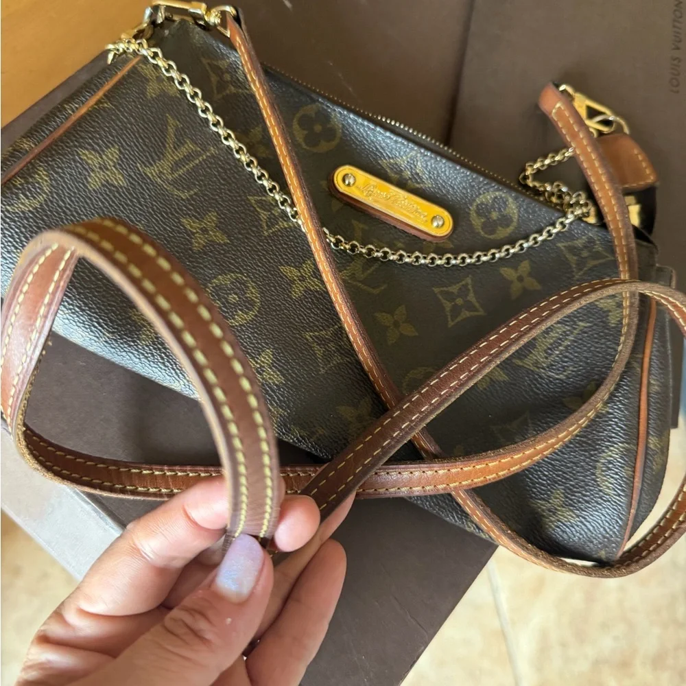Louis Vuitton Eva Clutch - Picture 2 of 9